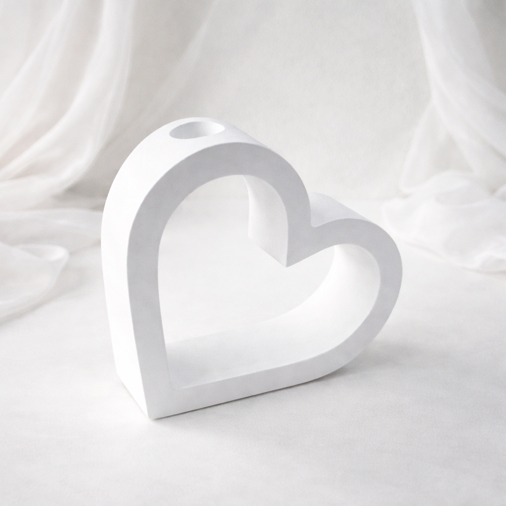 Vaso Decorativo in Ceramica a Forma di Cuore Minimal