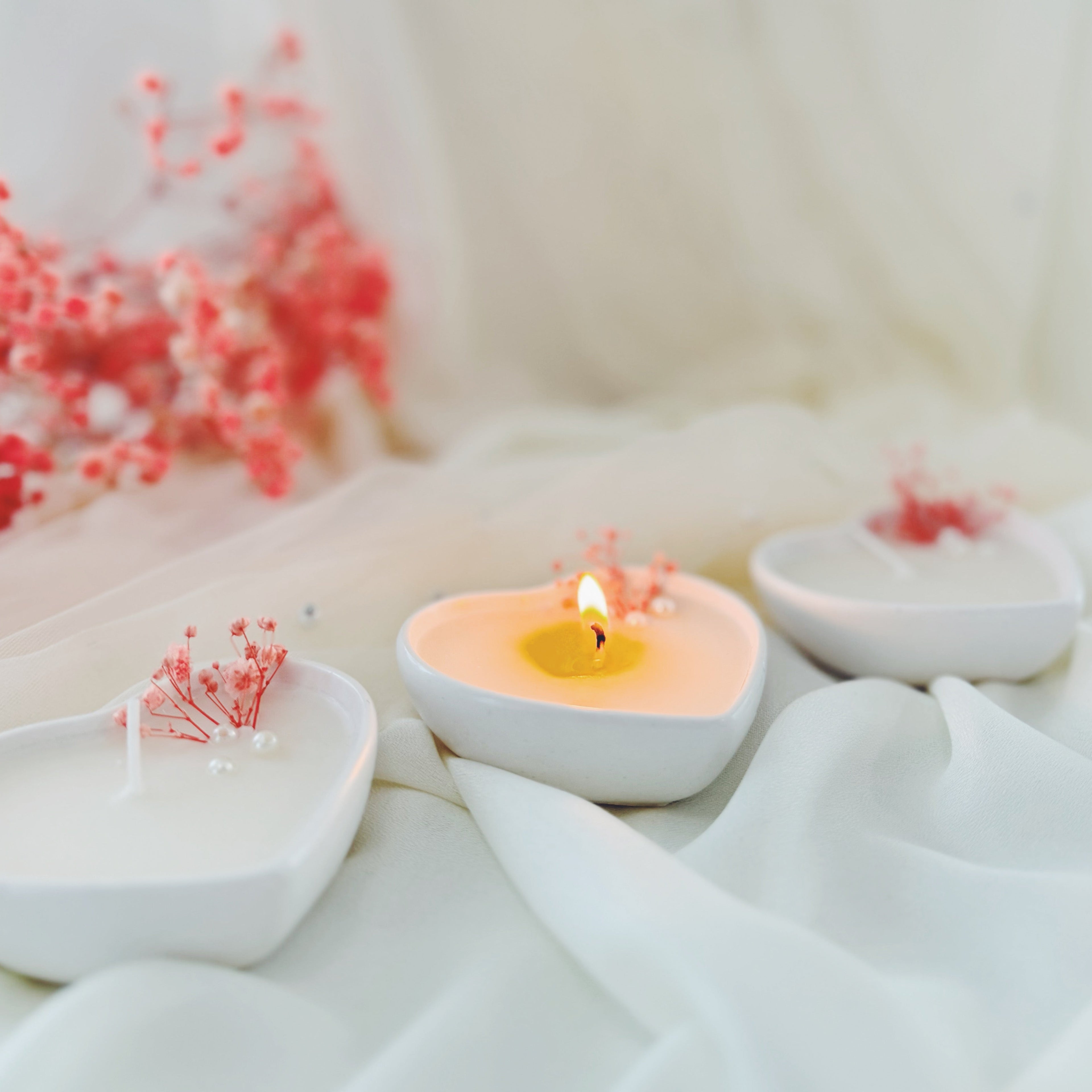 Candele artigianali a forma di cuore in contenitore di ceramica