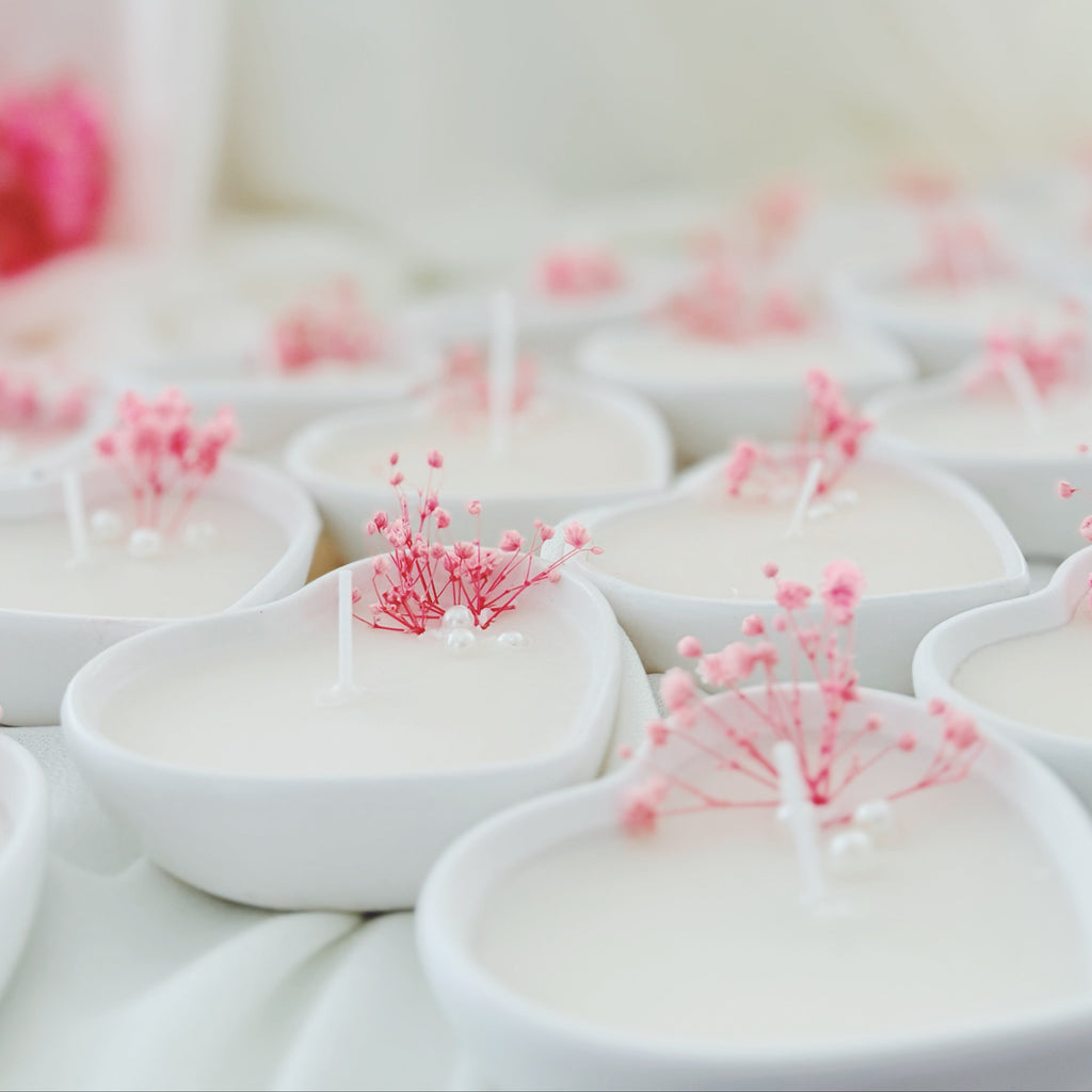 Candele artigianali a forma di cuore in contenitore di ceramica