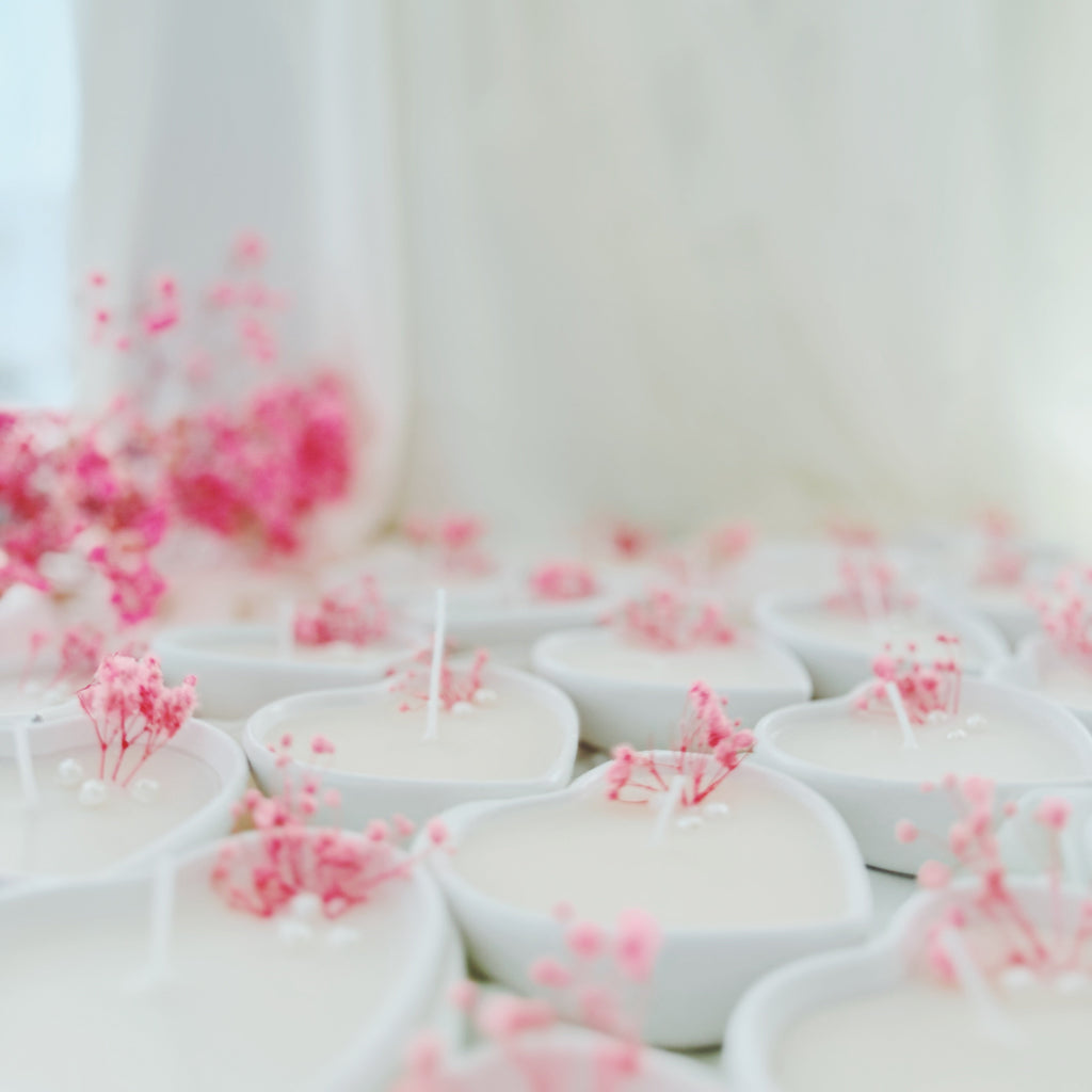 Candele artigianali a forma di cuore in contenitore di ceramica