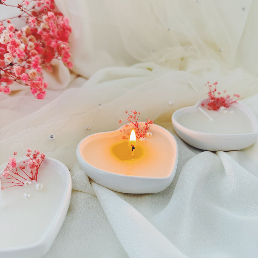 Candele artigianali a forma di cuore in contenitore di ceramica