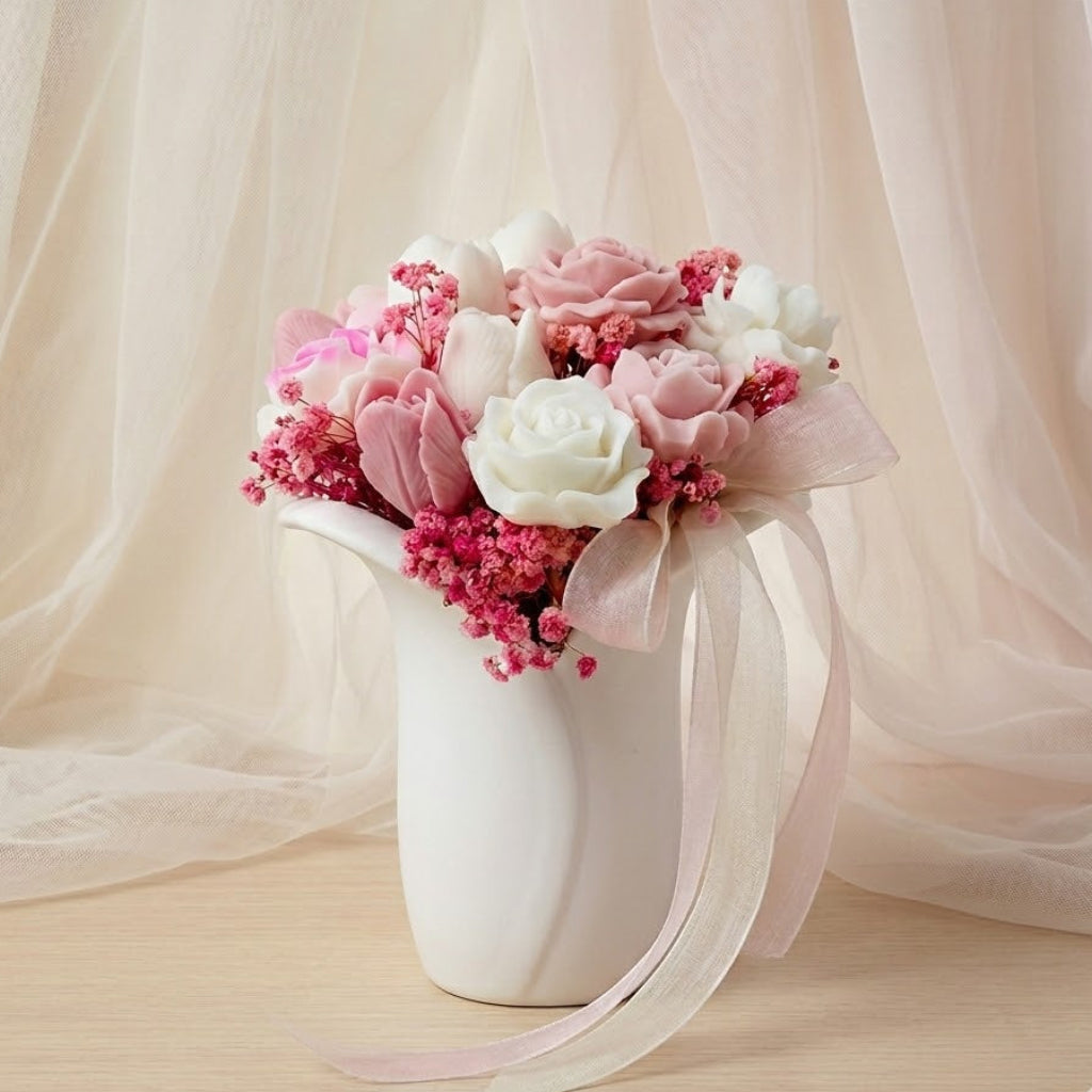 Vaso in ceramica artigianale con rose profumate